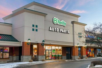 O'Reilly Automotive Stock: Is ORLY Underperforming the Consumer Discretionary Sector?